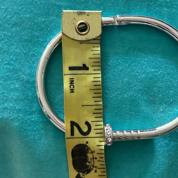 SILVER TONE NAIL HEAD BRACELET CUFF BANGLE BRACELET WITH BLING - Picture 7 of 10